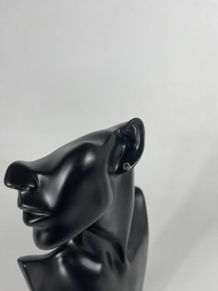 Cercei din argint în formă de floare decorat cu cristal Negru