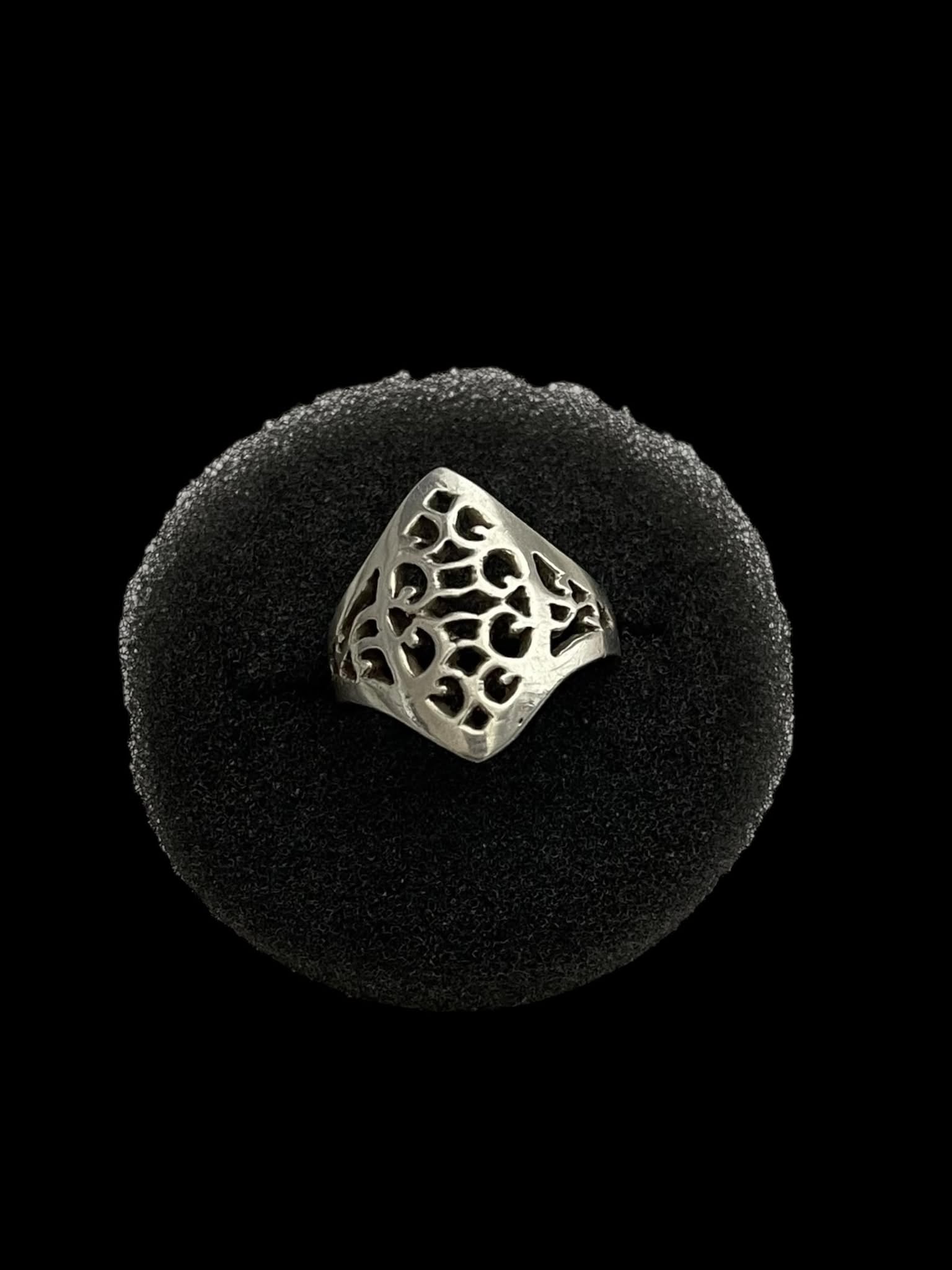 518355901_10231711474150889_8062248629514274248_n Inel Argint Model Dantelat 19.50 mm - imagine 1