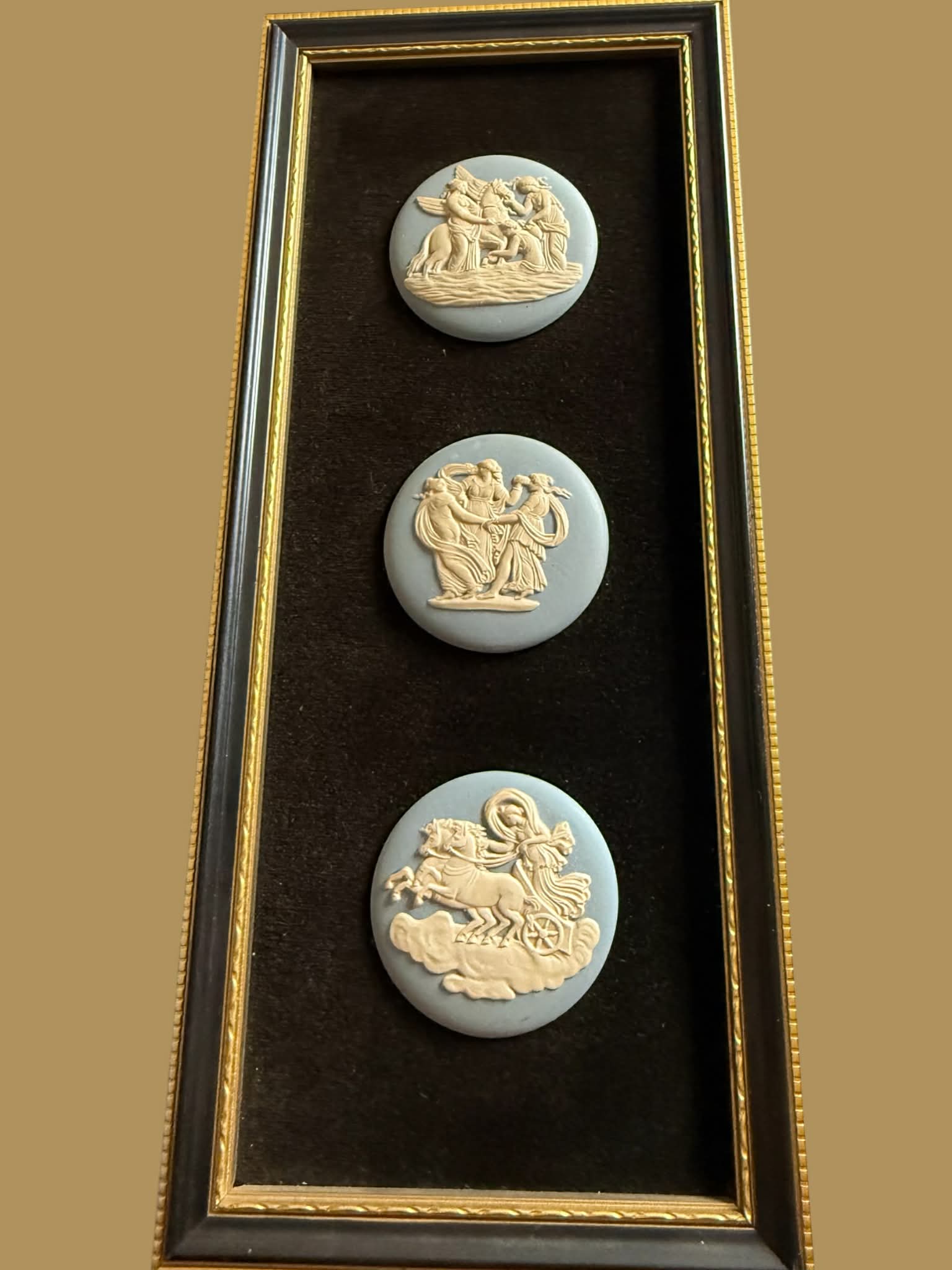 d670f74b-c231-4156-904a-1d9a04213aa3 Wedgwood - England - tablu decorativ cu Jasperware - imagine 1